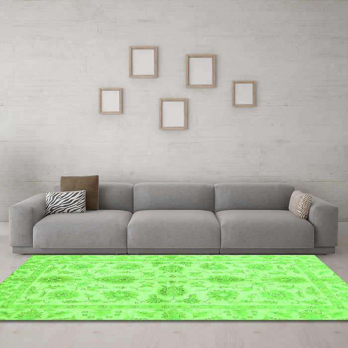 Machine Washable Oriental Green Traditional Area Rugs in a Living Room,, wshabs725grn