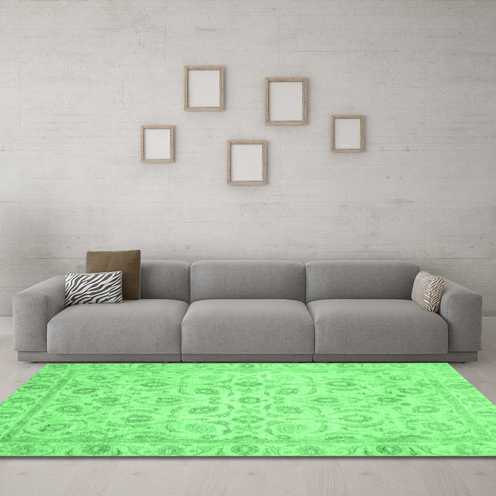 Machine Washable Oriental Emerald Green Traditional Area Rugs in a Living Room,, wshabs727emgrn