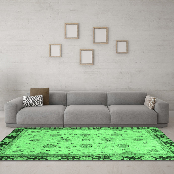 Machine Washable Oriental Emerald Green Traditional Area Rugs in a Living Room,, wshabs729emgrn