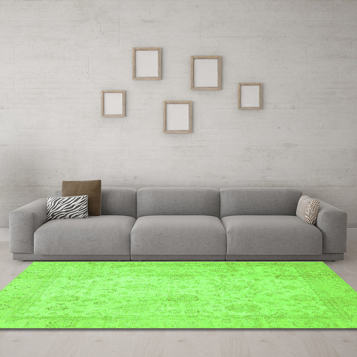 Machine Washable Oriental Green Traditional Area Rugs in a Living Room,, wshabs730grn