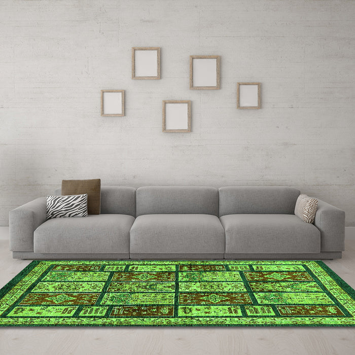Machine Washable Abstract Green Modern Area Rugs in a Living Room,, wshabs731grn