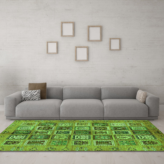 Machine Washable Abstract Green Modern Area Rugs in a Living Room,, wshabs732grn