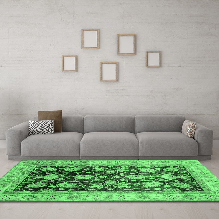 Machine Washable Oriental Emerald Green Traditional Area Rugs in a Living Room,, wshabs733emgrn