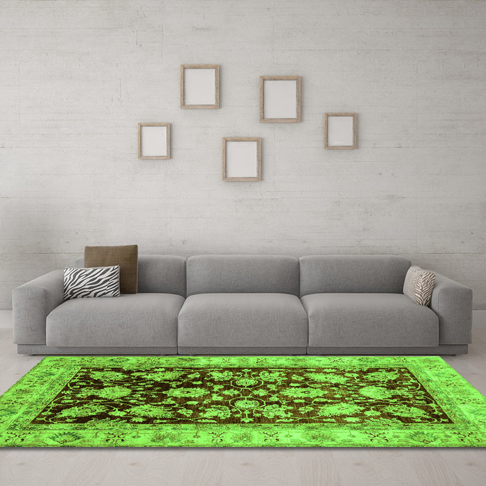Machine Washable Oriental Green Traditional Area Rugs in a Living Room,, wshabs733grn
