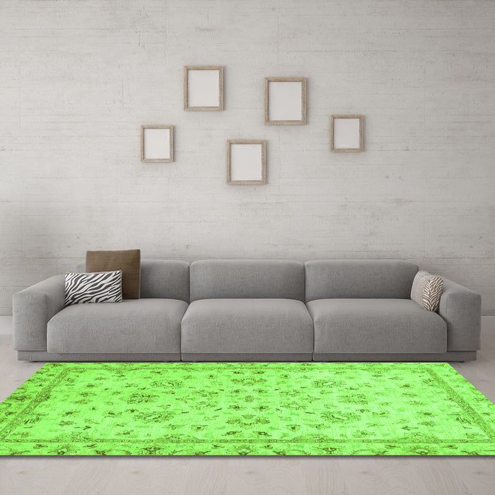 Machine Washable Oriental Green Traditional Area Rugs in a Living Room,, wshabs735grn