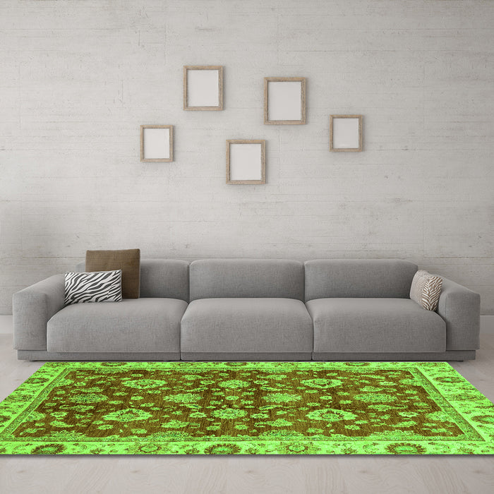 Machine Washable Oriental Green Traditional Area Rugs in a Living Room,, wshabs736grn