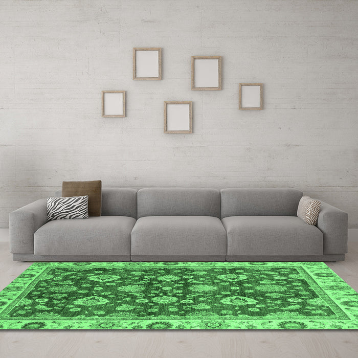 Machine Washable Oriental Emerald Green Traditional Area Rugs in a Living Room,, wshabs736emgrn