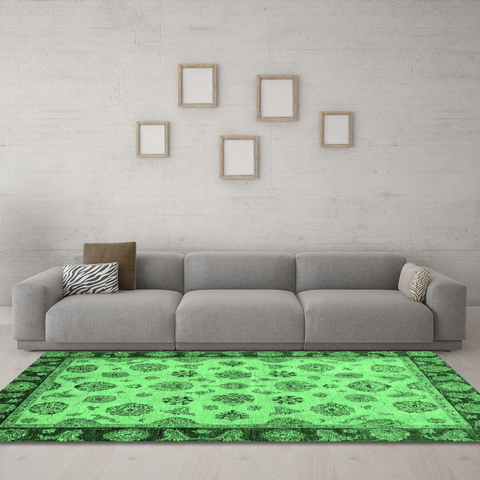 Machine Washable Oriental Emerald Green Traditional Area Rugs in a Living Room,, wshabs737emgrn
