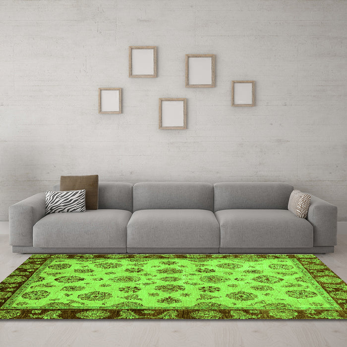 Machine Washable Oriental Green Traditional Area Rugs in a Living Room,, wshabs737grn