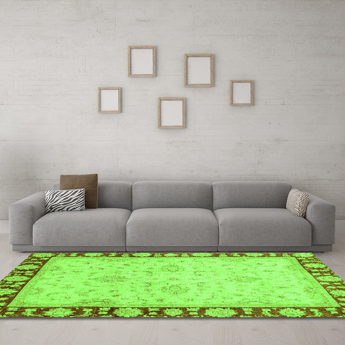 Machine Washable Oriental Green Traditional Area Rugs in a Living Room,, wshabs738grn
