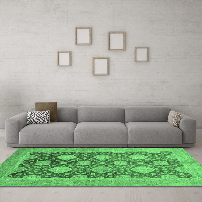 Machine Washable Oriental Emerald Green Traditional Area Rugs in a Living Room,, wshabs739emgrn