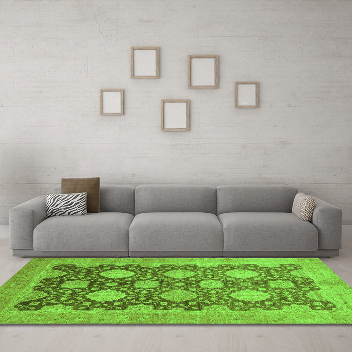 Machine Washable Oriental Green Traditional Area Rugs in a Living Room,, wshabs739grn
