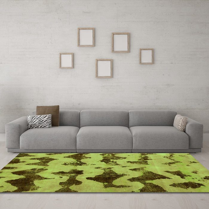 Machine Washable Abstract Green Modern Area Rugs in a Living Room,, wshabs740grn