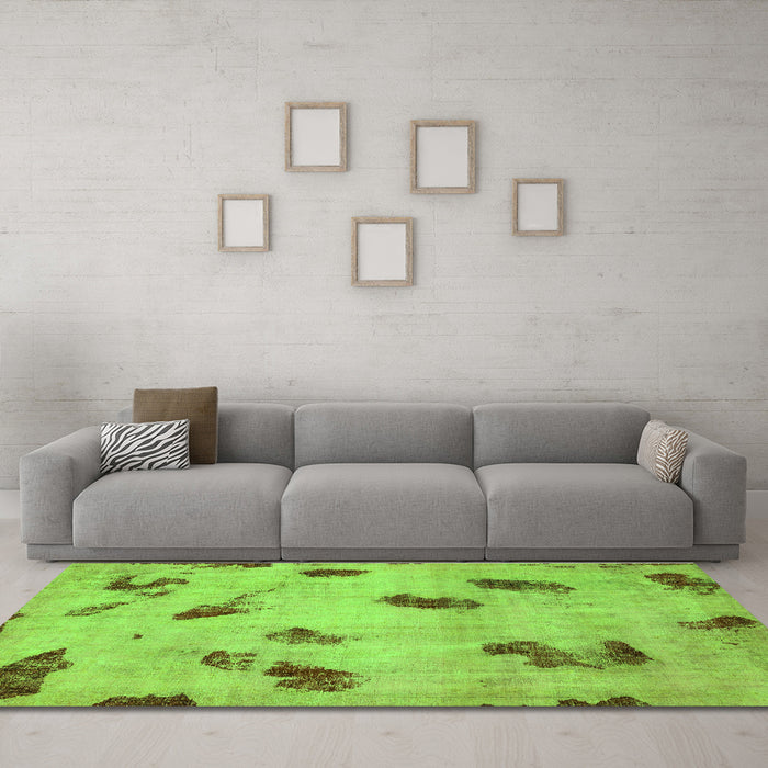 Machine Washable Abstract Green Modern Area Rugs in a Living Room,, wshabs765grn