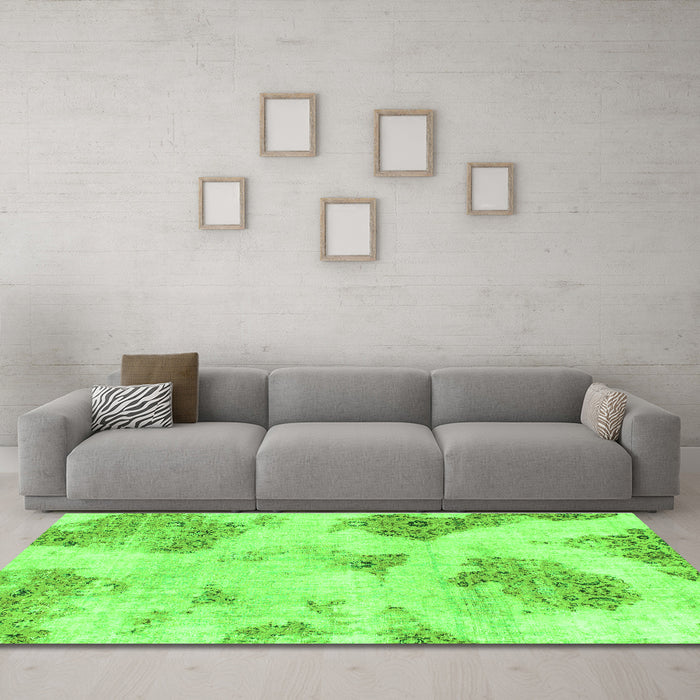 Machine Washable Abstract Green Modern Area Rugs in a Living Room,, wshabs787grn