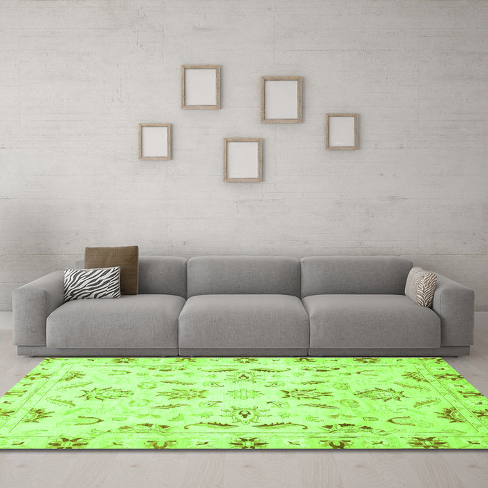 Machine Washable Oriental Green Traditional Area Rugs in a Living Room,, wshabs790grn