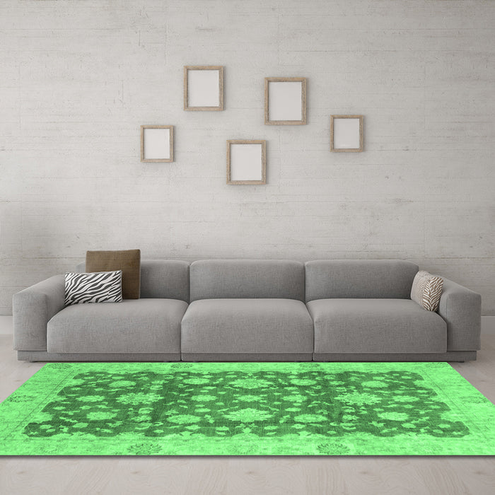 Machine Washable Oriental Emerald Green Traditional Area Rugs in a Living Room,, wshabs792emgrn