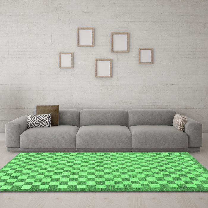 Machine Washable Checkered Emerald Green Modern Area Rugs in a Living Room,, wshabs79emgrn