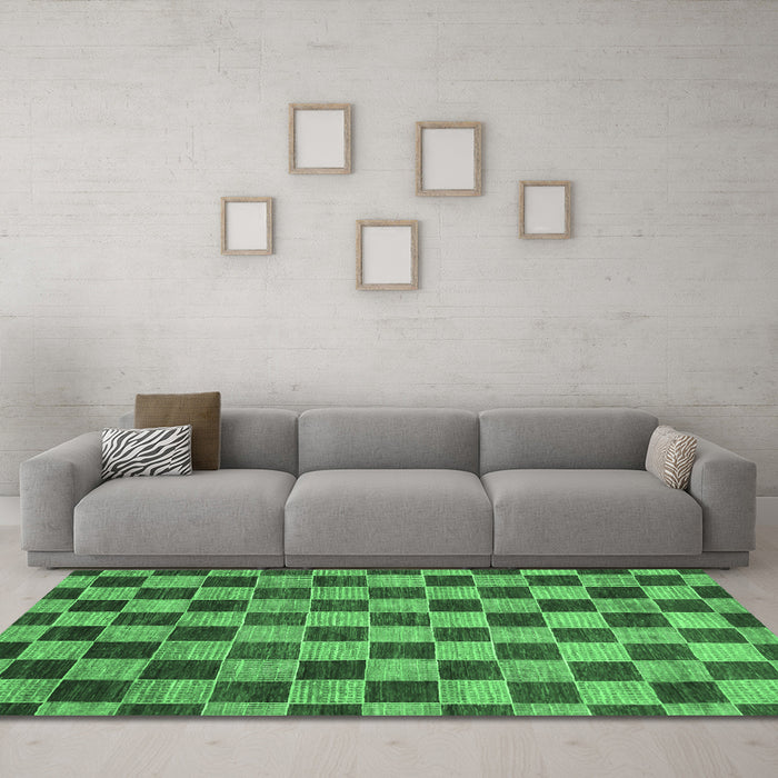 Machine Washable Checkered Emerald Green Modern Area Rugs in a Living Room,, wshabs811emgrn