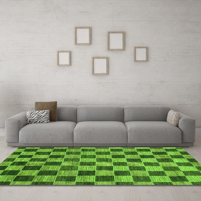 Machine Washable Checkered Green Modern Area Rugs in a Living Room,, wshabs811grn