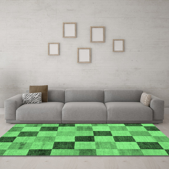Machine Washable Checkered Emerald Green Modern Area Rugs in a Living Room,, wshabs82emgrn