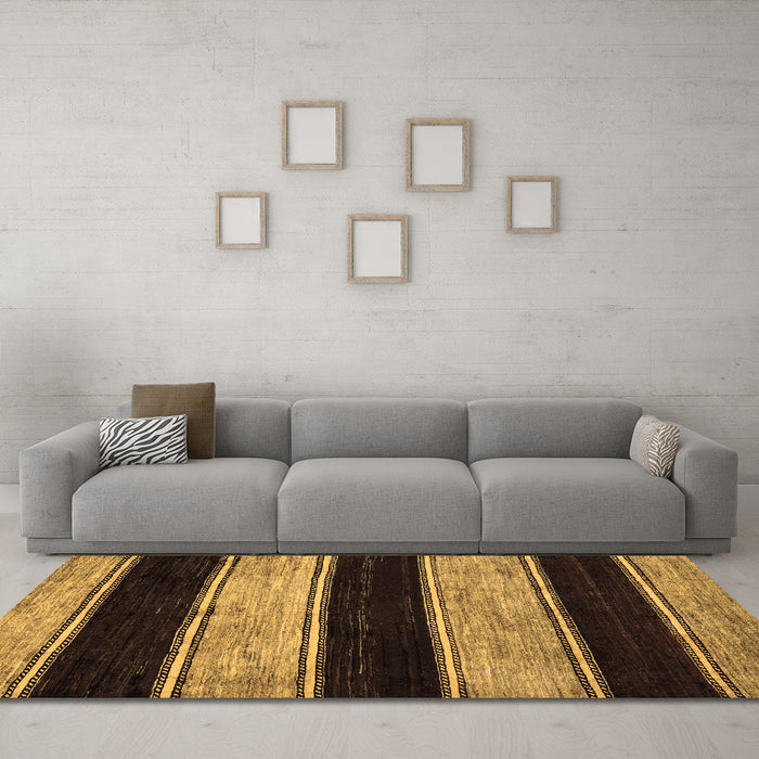 Machine Washable Abstract Brown Modern Rug in a Living Room,, wshabs85brn