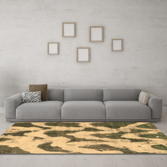 Machine Washable Abstract Brown Modern Rug in a Living Room,, wshabs873brn