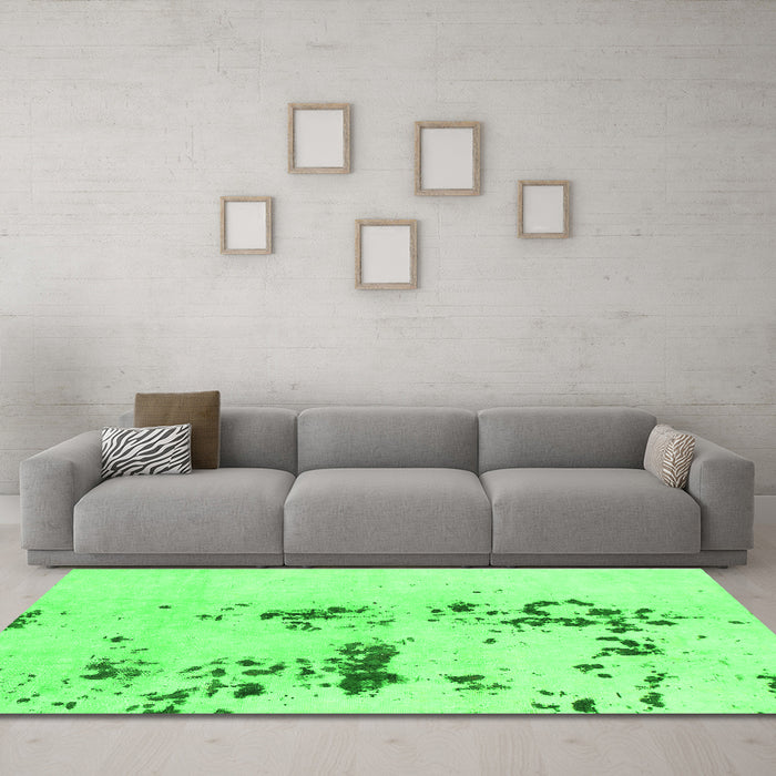 Machine Washable Abstract Green Modern Area Rugs in a Living Room,, wshabs892grn