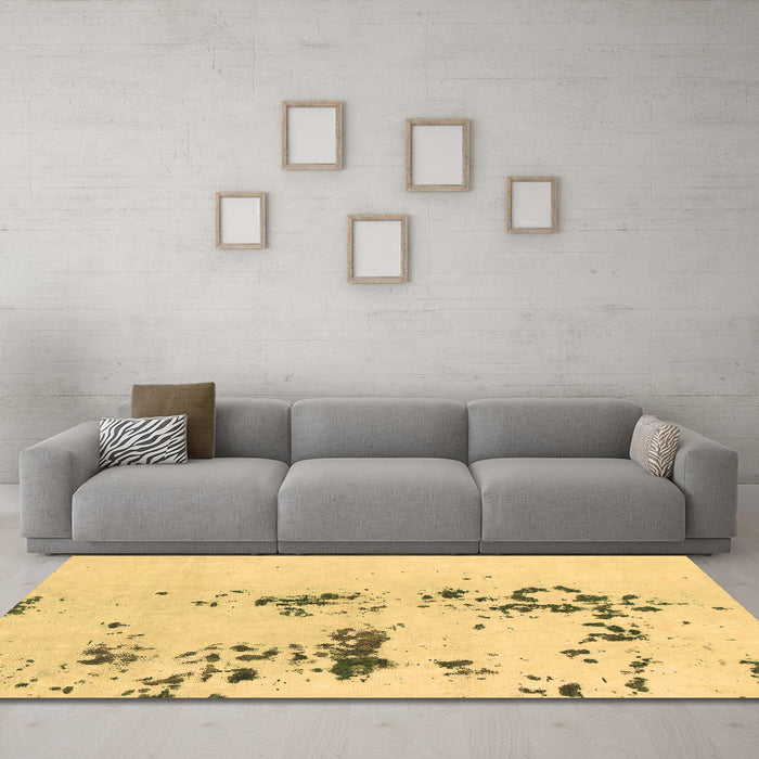 Machine Washable Abstract Brown Modern Rug in a Living Room,, wshabs892brn