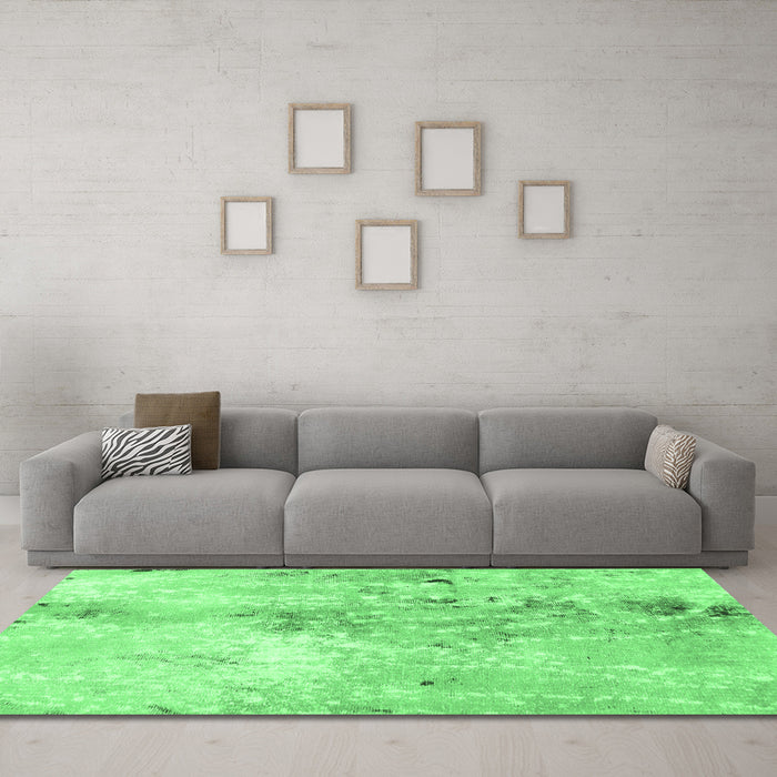 Machine Washable Abstract Emerald Green Modern Area Rugs in a Living Room,, wshabs893emgrn
