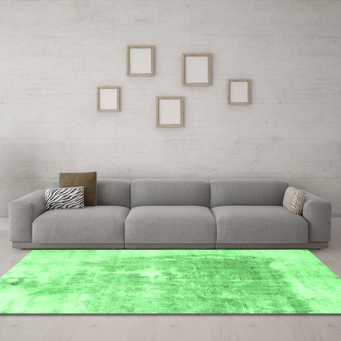 Machine Washable Solid Emerald Green Modern Area Rugs in a Living Room,, wshabs900emgrn