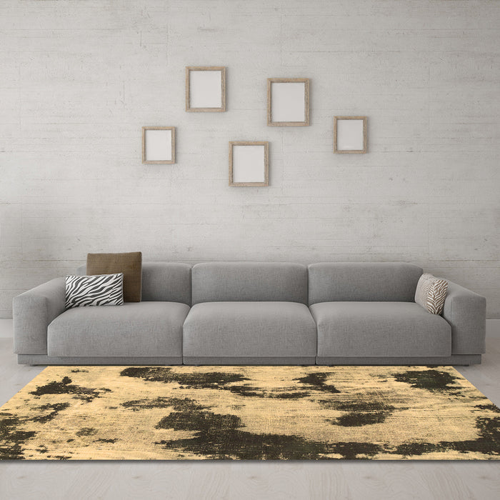 Machine Washable Abstract Brown Modern Rug in a Living Room,, wshabs905brn