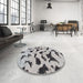 Round Machine Washable Abstract Silver Gray Rug in a Office, wshabs906