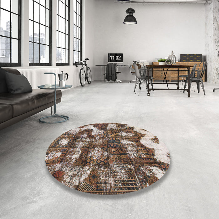 Round Machine Washable Abstract Dark Brown Rug in a Office, wshabs908
