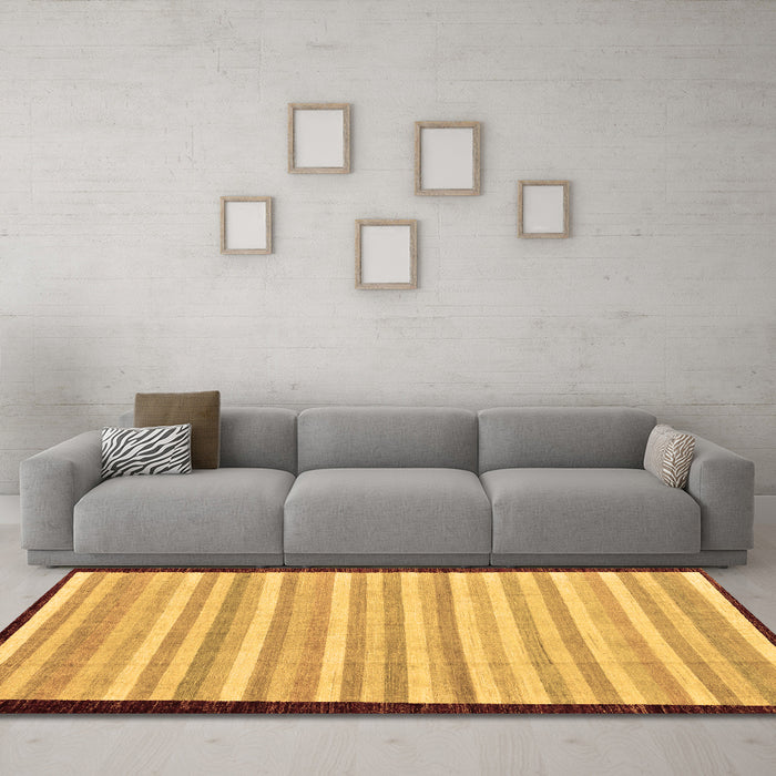 Machine Washable Abstract Brown Modern Rug in a Living Room,, wshabs90brn