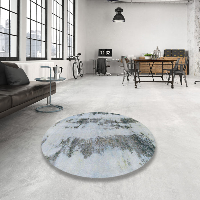 Round Machine Washable Abstract Metallic Silver Gray Rug in a Office, wshabs922