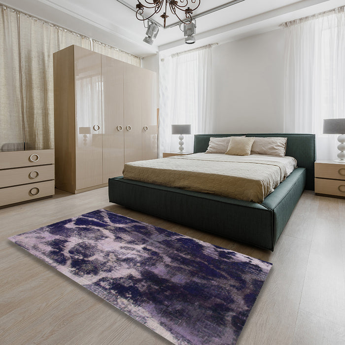 Machine Washable Abstract Silver Gray Rug in a Bedroom, wshabs925