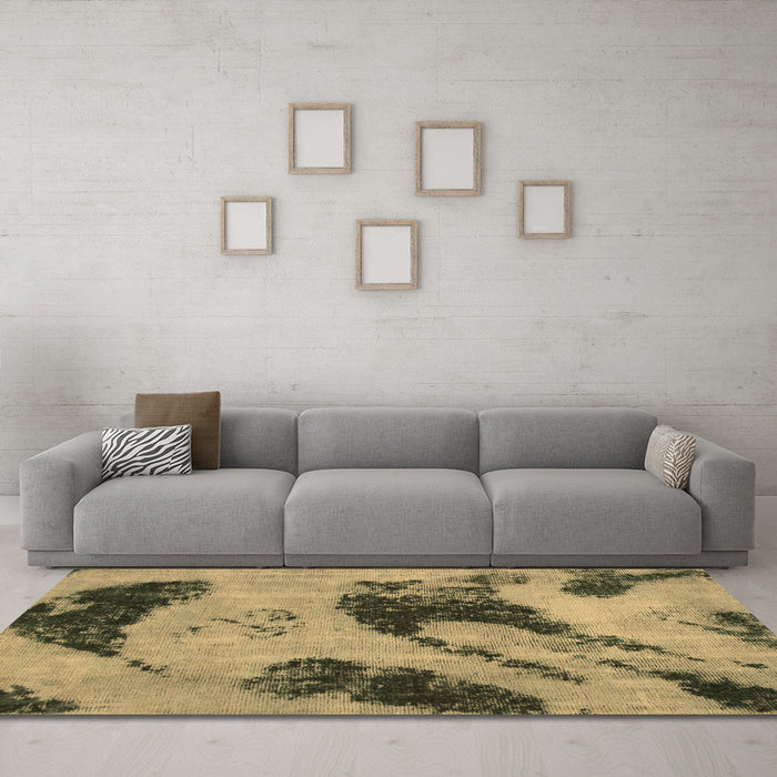 Machine Washable Abstract Brown Modern Rug in a Living Room,, wshabs932brn