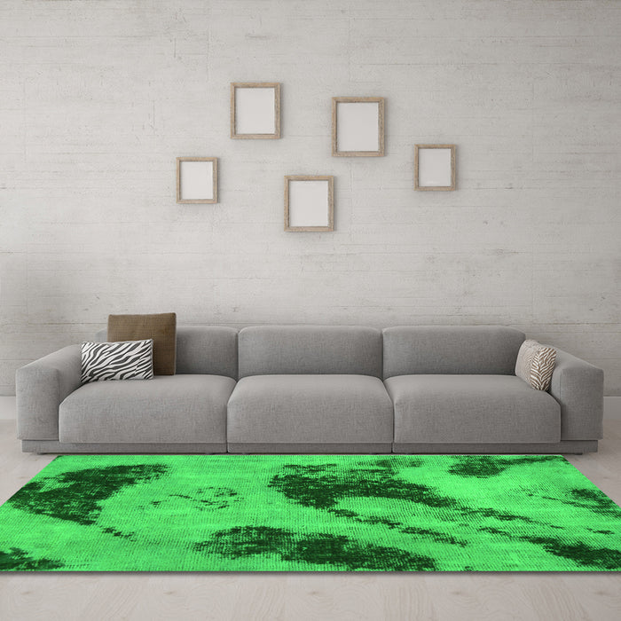 Machine Washable Abstract Green Modern Area Rugs in a Living Room,, wshabs932grn