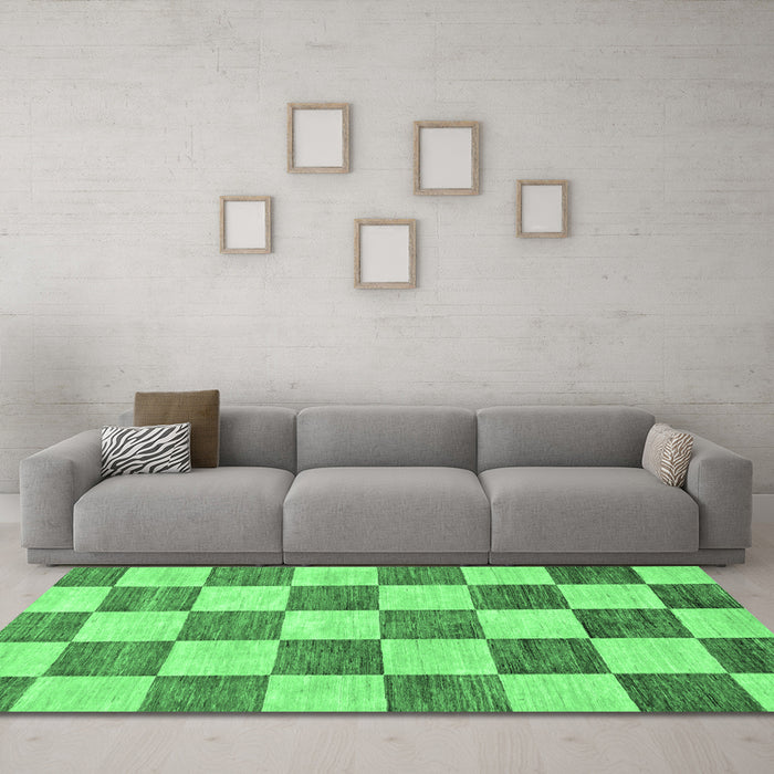 Machine Washable Checkered Emerald Green Modern Area Rugs in a Living Room,, wshabs94emgrn