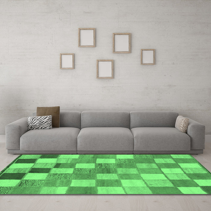 Machine Washable Checkered Emerald Green Modern Area Rugs in a Living Room,, wshabs955emgrn