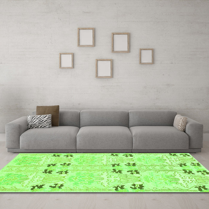 Machine Washable Abstract Green Modern Area Rugs in a Living Room,, wshabs972grn