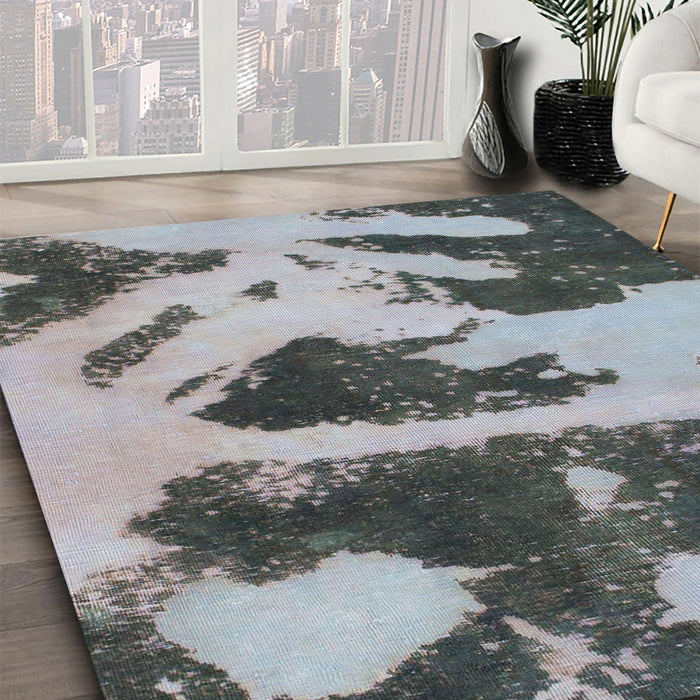 Abstract Metallic Silver Gray Modern Rug in Family Room, abs980