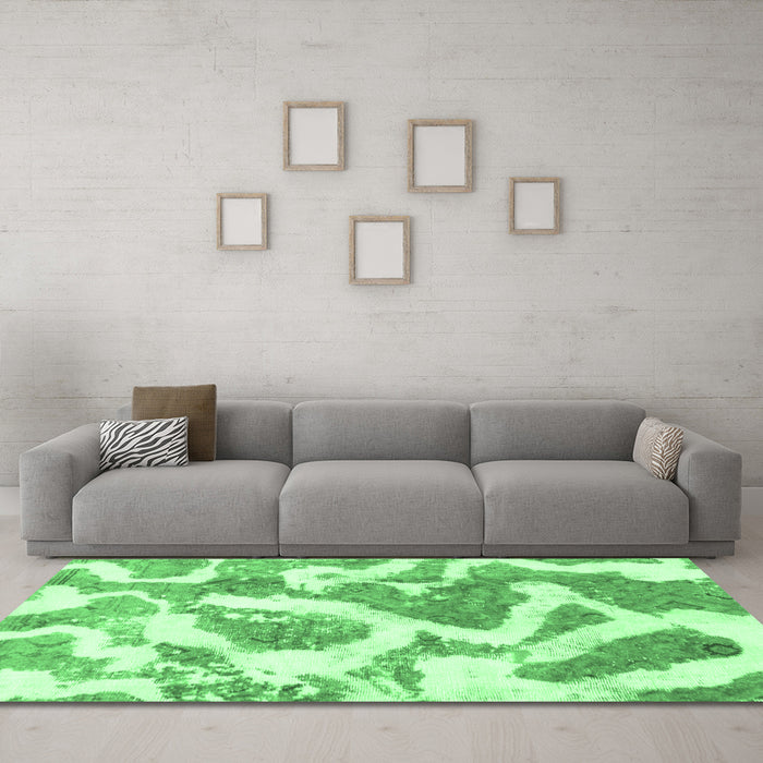 Machine Washable Abstract Emerald Green Modern Area Rugs in a Living Room,, wshabs985emgrn