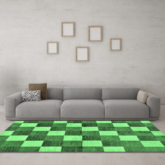 Machine Washable Checkered Emerald Green Modern Area Rugs in a Living Room,, wshabs98emgrn