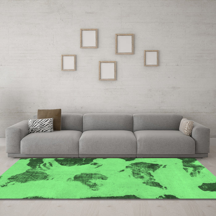 Machine Washable Abstract Emerald Green Modern Area Rugs in a Living Room,, wshabs990emgrn