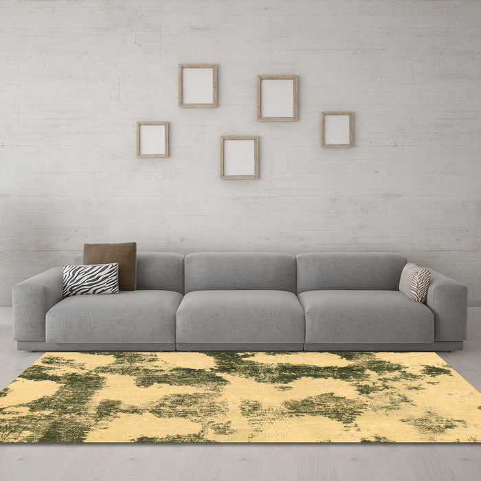 Machine Washable Abstract Brown Modern Rug in a Living Room,, wshabs995brn