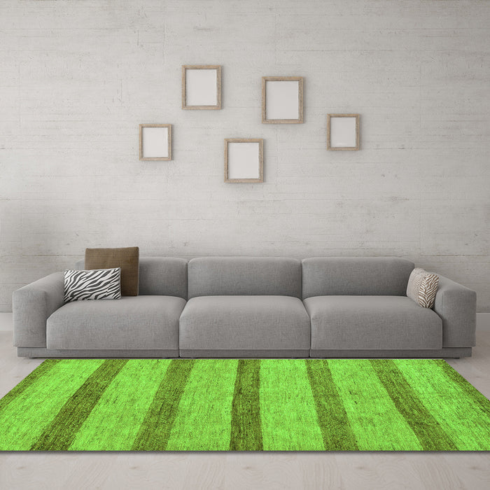 Machine Washable Abstract Green Modern Area Rugs in a Living Room,, wshabs99grn
