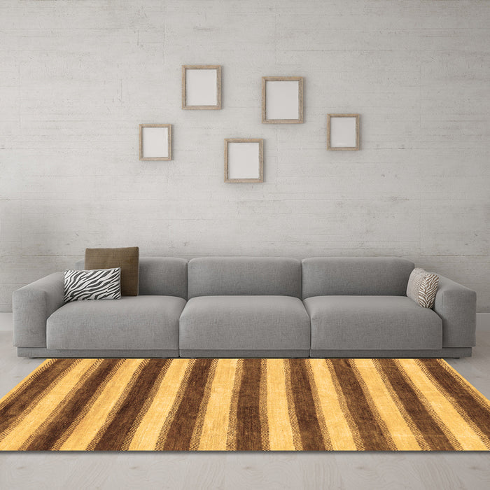 Machine Washable Abstract Brown Modern Rug in a Living Room,, wshabs9brn