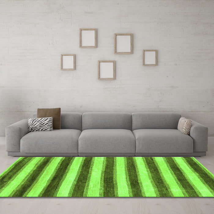 Machine Washable Abstract Green Modern Area Rugs in a Living Room,, wshabs9grn